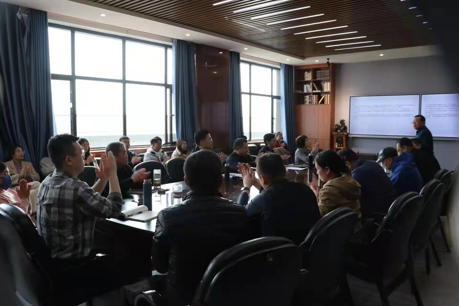 买球的app软件下载分党委召开理论学习中心组（扩大）学习会