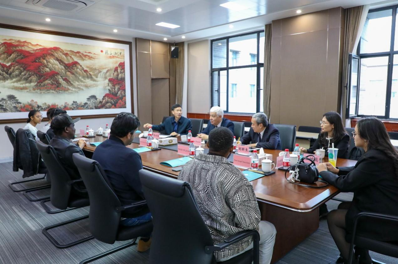 莱兹赫里·布齐德（Lazhari BOUZID）客座教授聘任仪式
及学术报告会圆满举行
