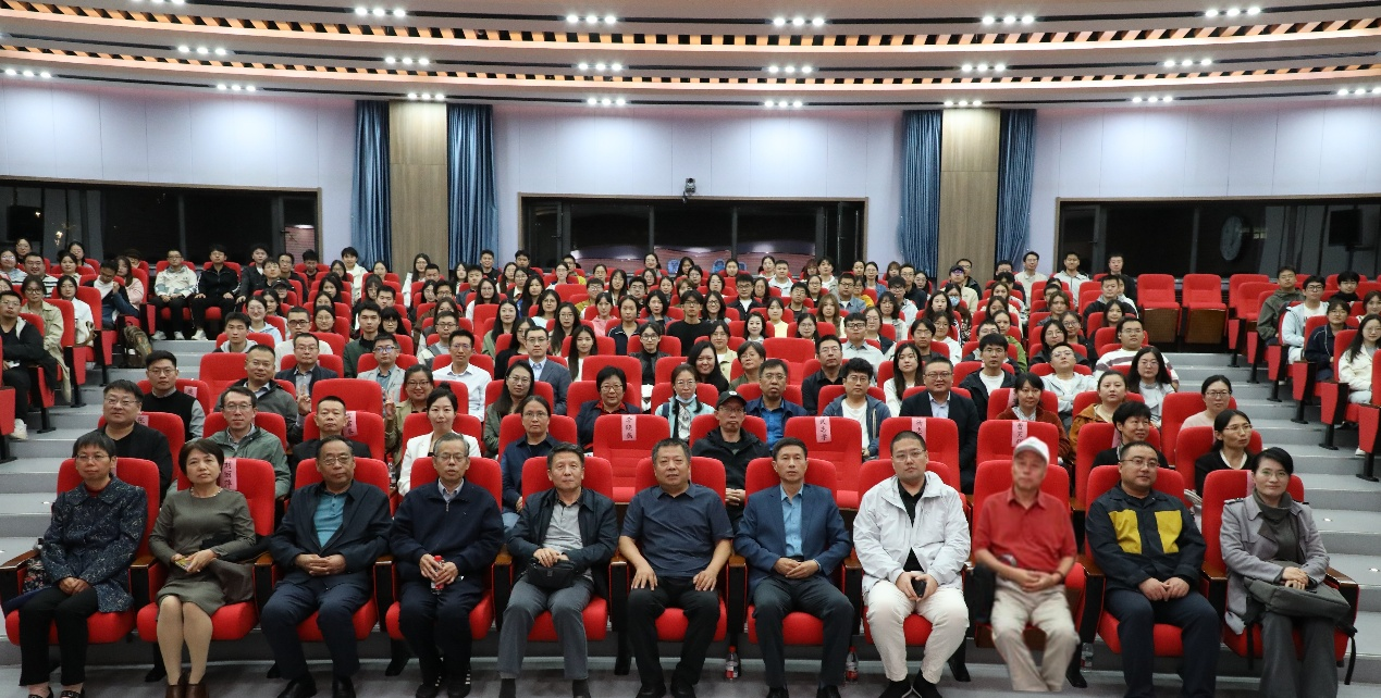 买球的app软件下载举行2025级法学研究生师生见面会